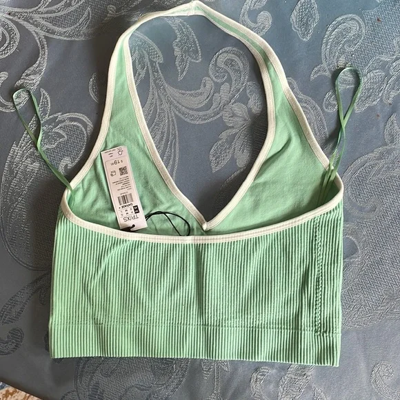 Halter crop top - Picture 2 of 3